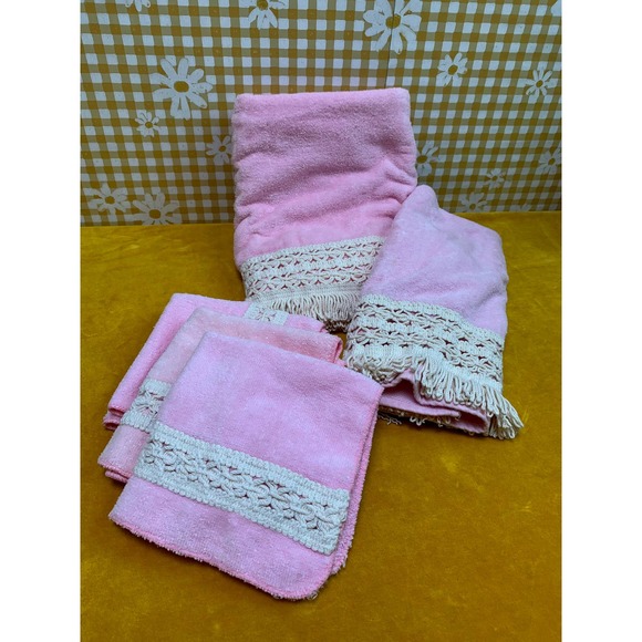 1980's The Bathworks Made in USA Pink Crochet Towel Set - Picture 1 of 6